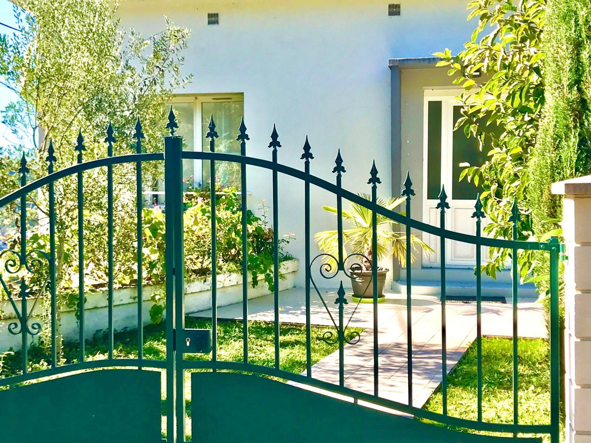 Villa Maison Blanche Tulle 1 A 4 Personnes Luaran gambar