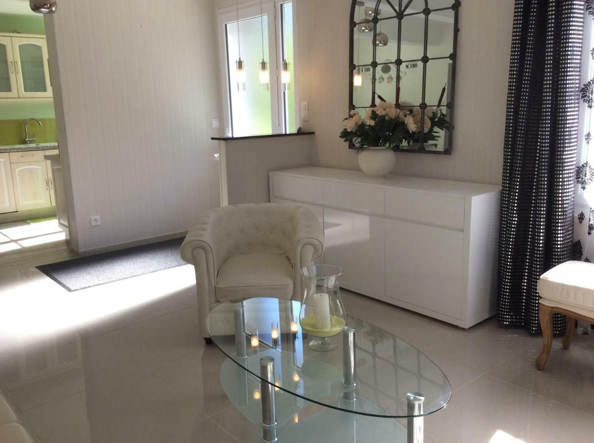 Villa Maison Blanche Tulle 1 A 4 Personnes Luaran gambar